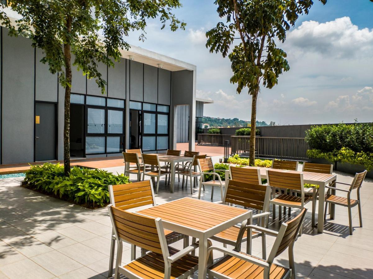 Le Pavillion Puchong By Widebed Upto 6Pax Lägenhet Kuala Lumpur Exteriör bild